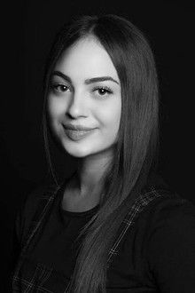 Ester Alushi as Dora Kuqézi