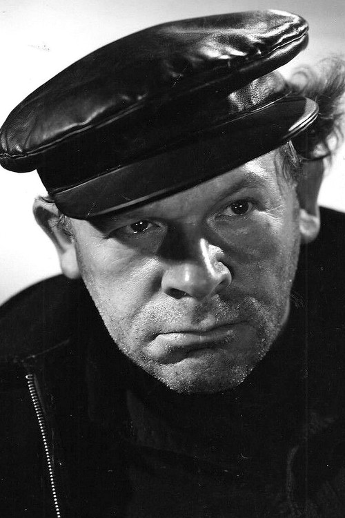 Otto Waldis as Dr. Wilhelm Bucholtz