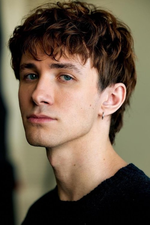 Vinney Pugliese as Steve Manley