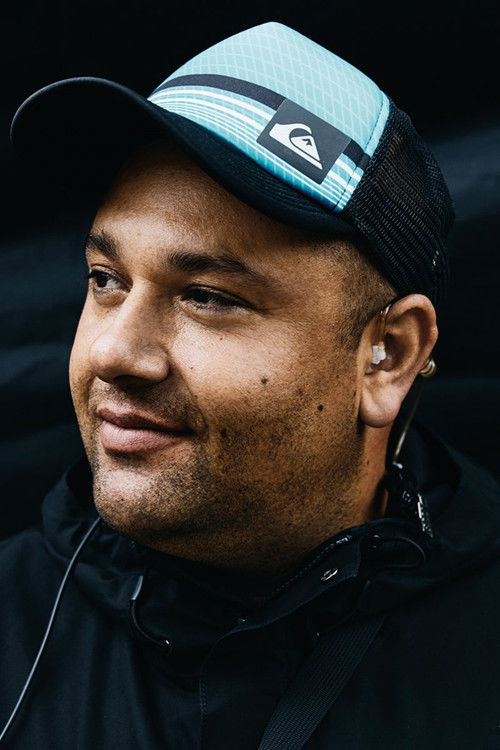 Mehdi Avaz as Kaptajn Godt Humør (voice)