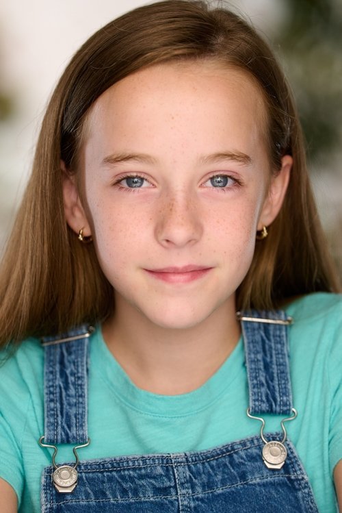 Ava Weiss as Julie Cooper