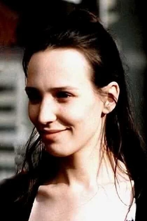 Garance Clavel as Chloé