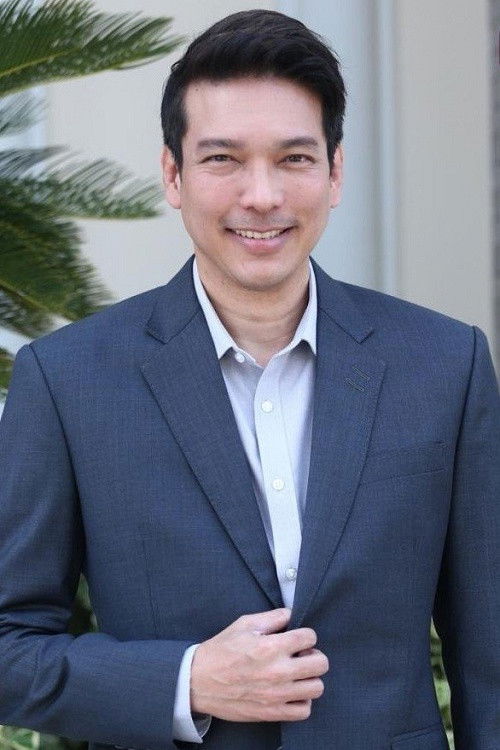 Rawit Terdwong as "Krit" Chakrit