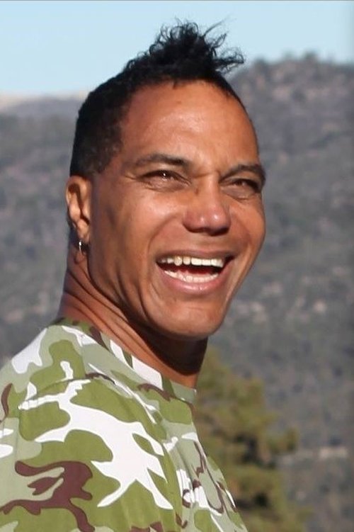 Darryl Phinnessee as J.J.