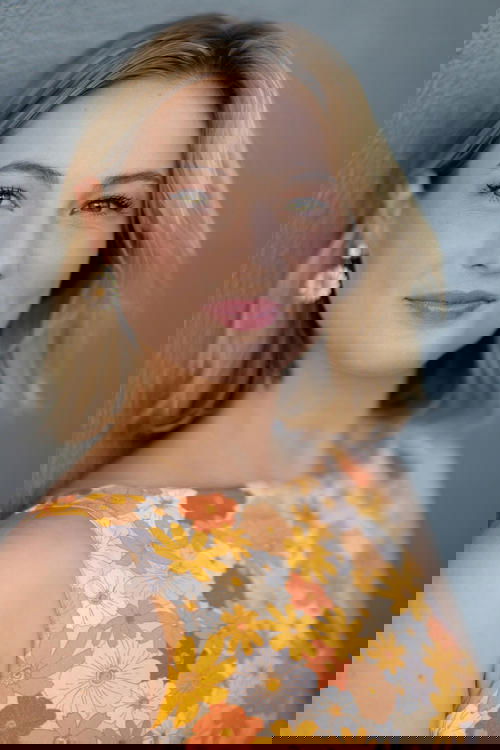 Eliza Allen as Young Anna