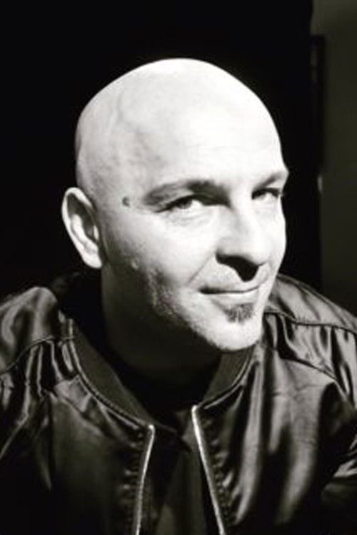 Alexis Puig as Encargado del videoclub