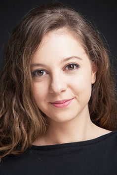 Gül Arici as Tuğçe