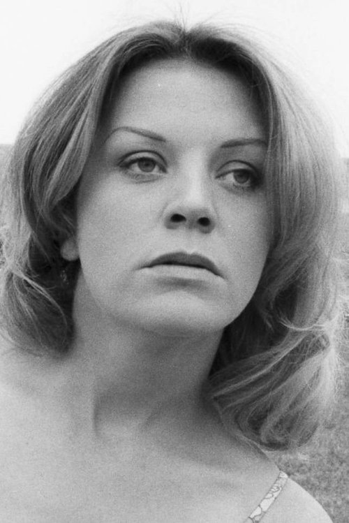 Anke Syring as Julia Malenkow