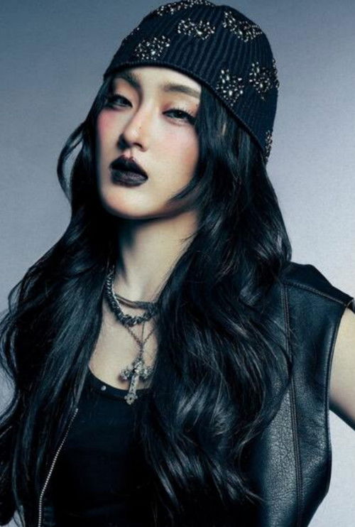 Tipanan Nilsiam as Self