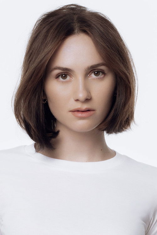 Maude Apatow as Lexi Howard