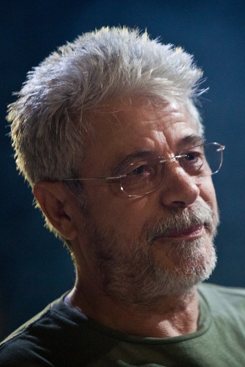 Gheorghe Visu as Priest in the train