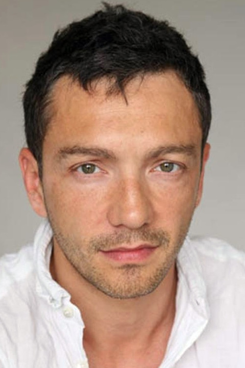 Alexandre Pavloff as Docteur Finache