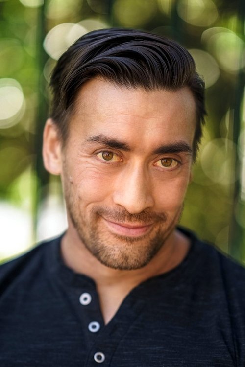 Tim Appleton as Gérante de l'épicerie