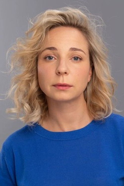 Julia Kostromina as Nina's Friend