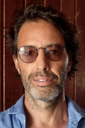 Cláudio Marques as Father