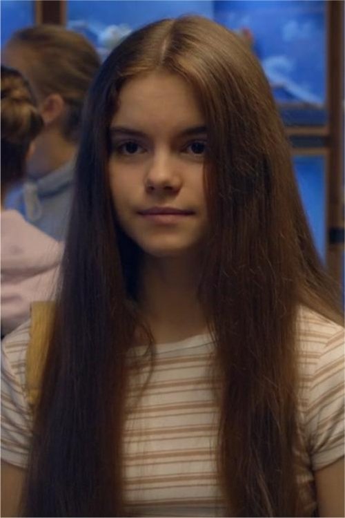 Ida Määttänen as Reetta