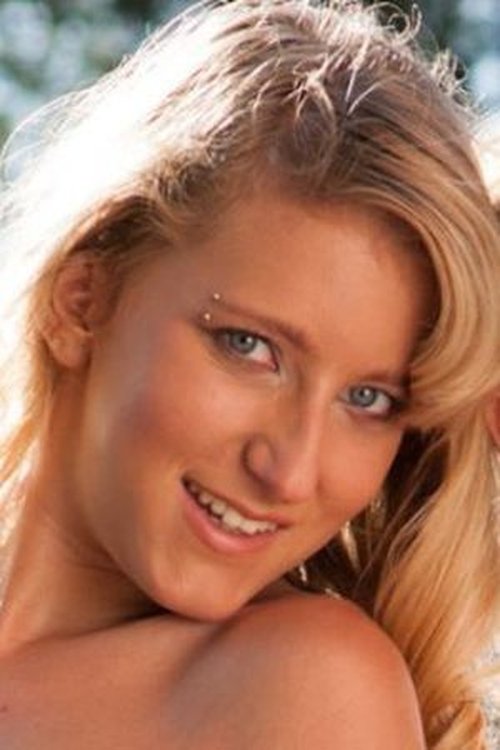 Kelly Pix as Night Club Girl