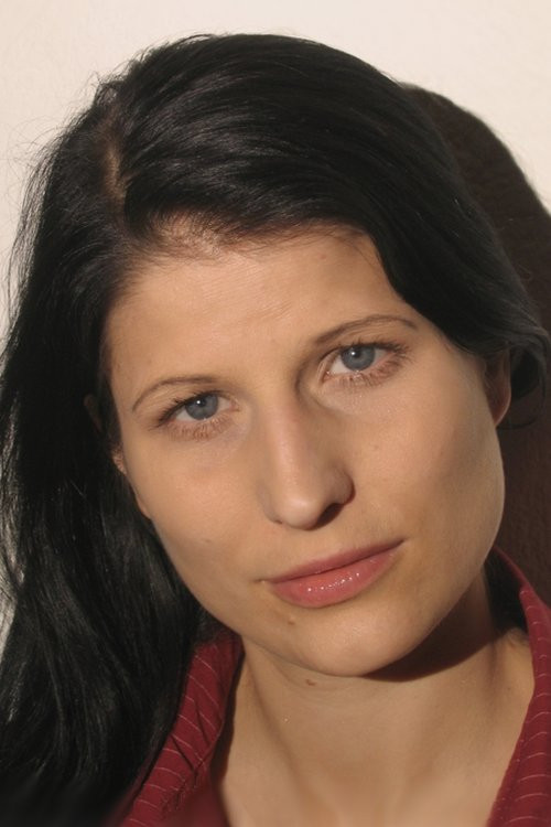 Mira Gittner as Susanne