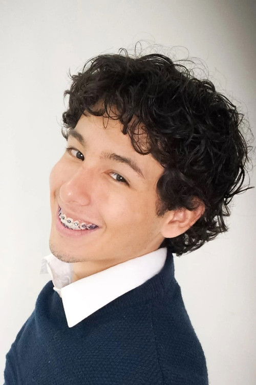 Andrés Rondón as Julián