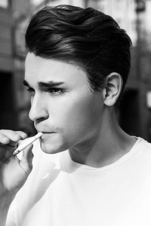 Yuly Oneshko as Стив Хендрикс