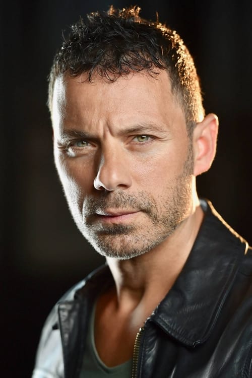 Cengiz Dervis as Henry