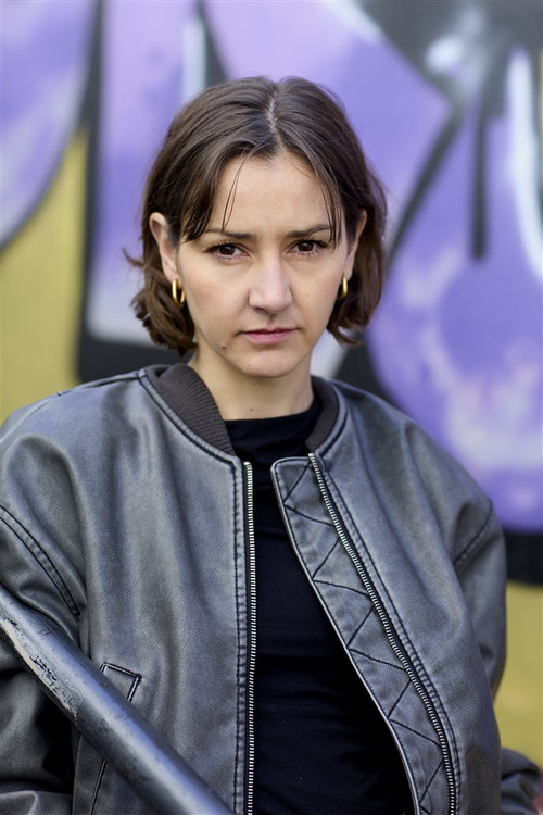 Angélique Flaugère as Robot T-O