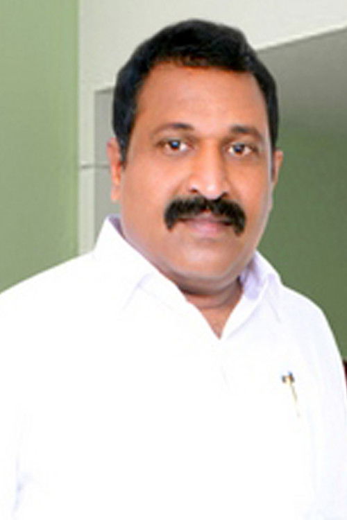 Rajendra Bharadwaj as Cashier