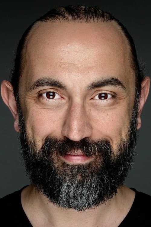 Tolga Yeter as Mustafa