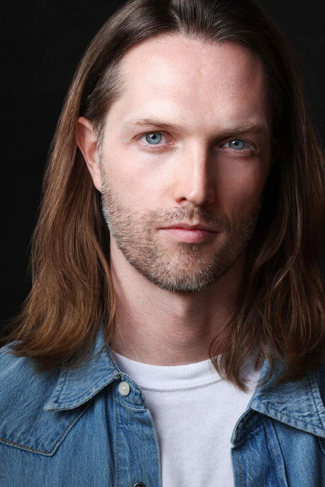 Martin Soole as Sam Harrington