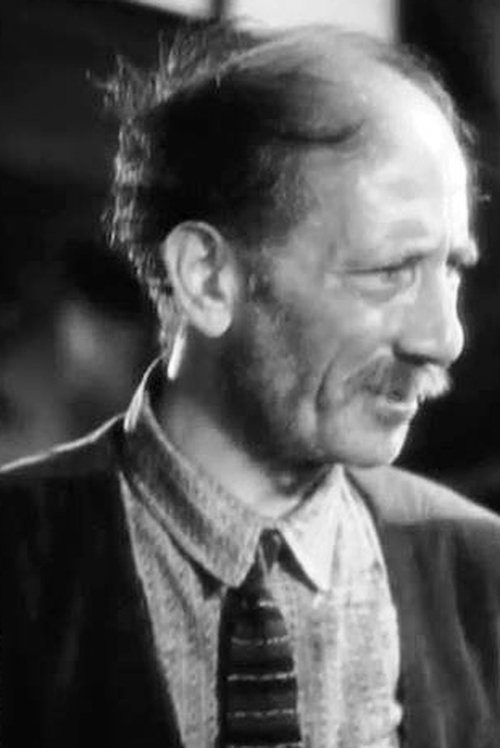 Egon Brecher as Hotel Desk Clerk (uncredited)