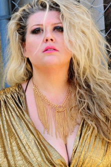 Melissa Fosse-Dunne as Suzi