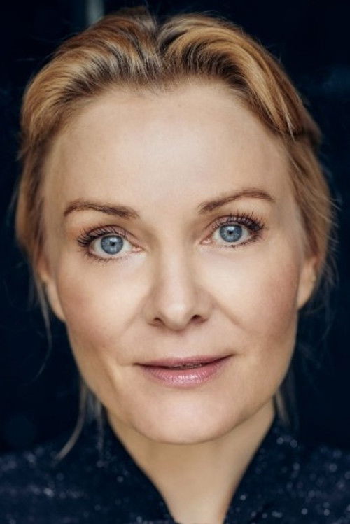 Evi Meinardus as Ms. Jones