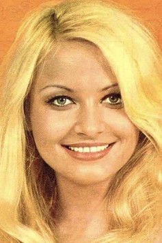 Alena Penz as Blond Doctor