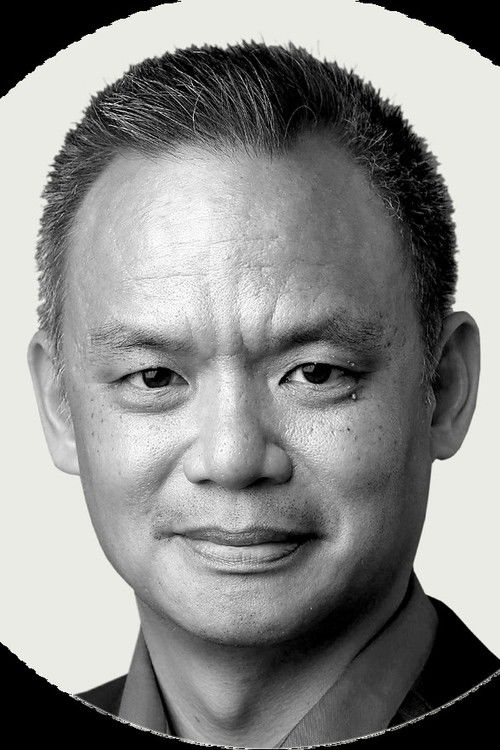 Jason Rotmensz as Mayor/Unnamed Police Officer (voice)