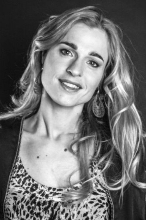 Grietje Vanderheijden as Isa De Riemaecker