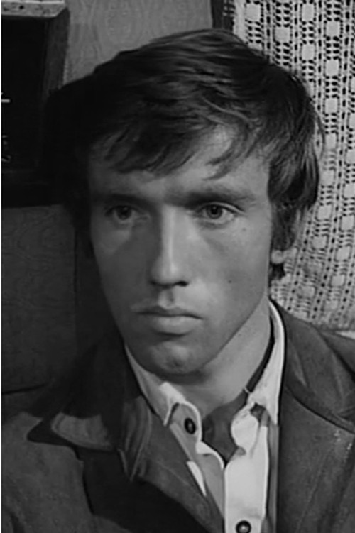 Mathis Schrader as Roland Lenz