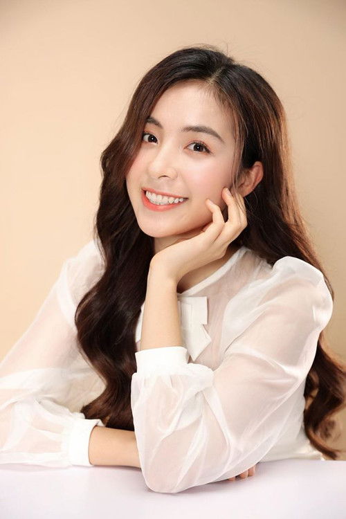 Trần Vân as Hoàng Nhiên