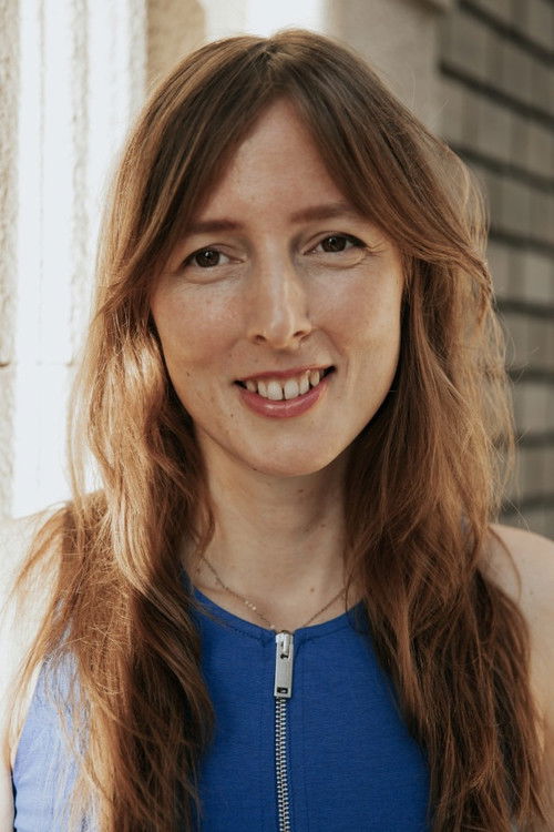 Rozália Szeleczki as Hitelügyintéző