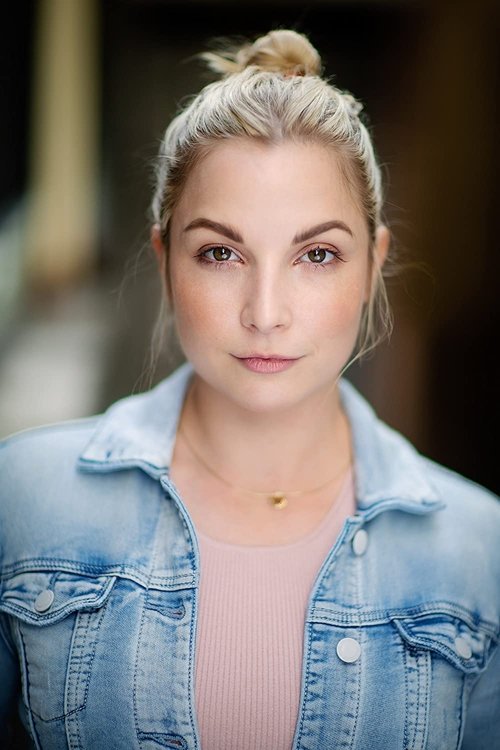 Sharnee Tones as Mum Goanna (voice)