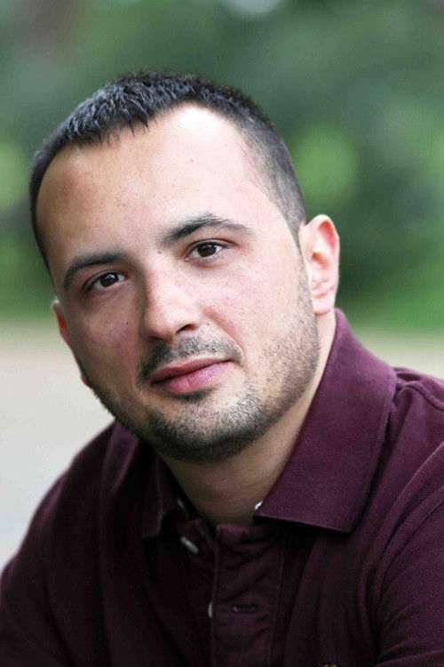 Simone Crisari as Franco (IT)