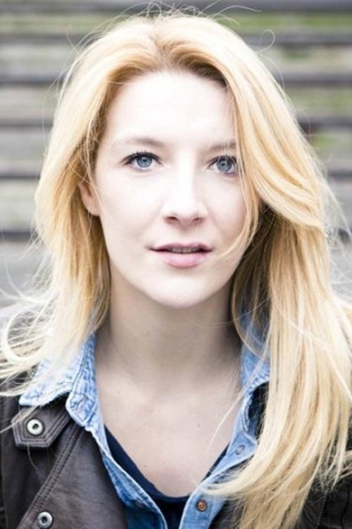 Laure Hennequart as Nina la serveuse