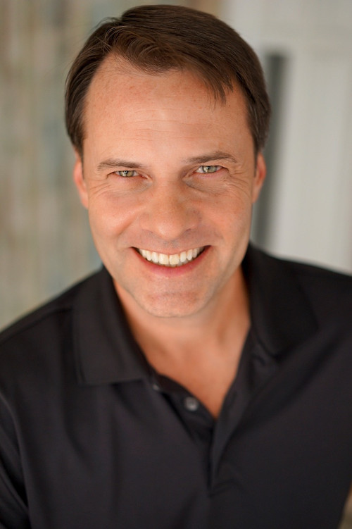 Karl Backus as Officer Porter