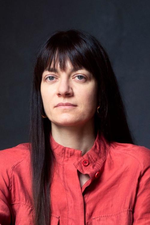 Andra Ursuta as Mary