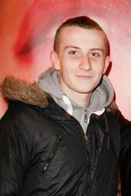 Pierre Stévenin as Léo