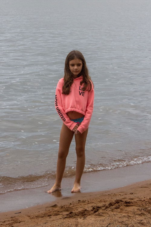 Eduarda Homenhuck as Ana (Criança)