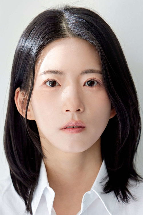 Joo In-ae as Hotel Employee