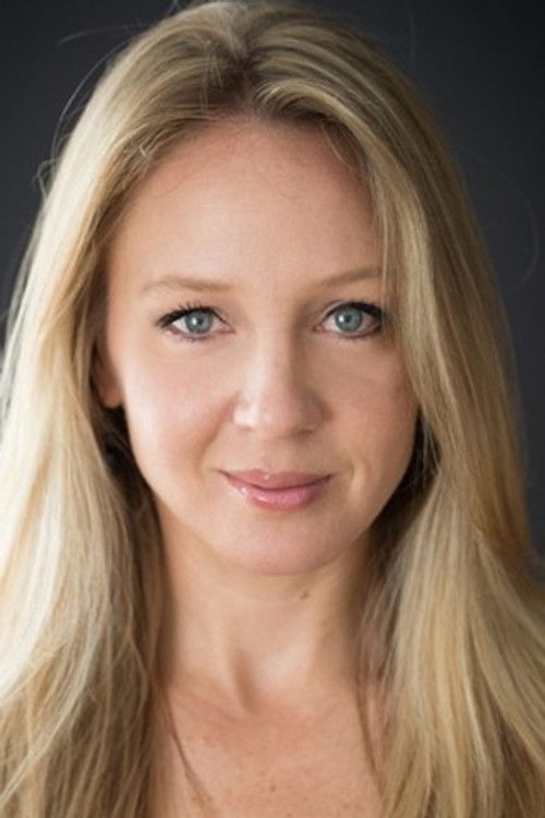 Shannan Steele as Desi