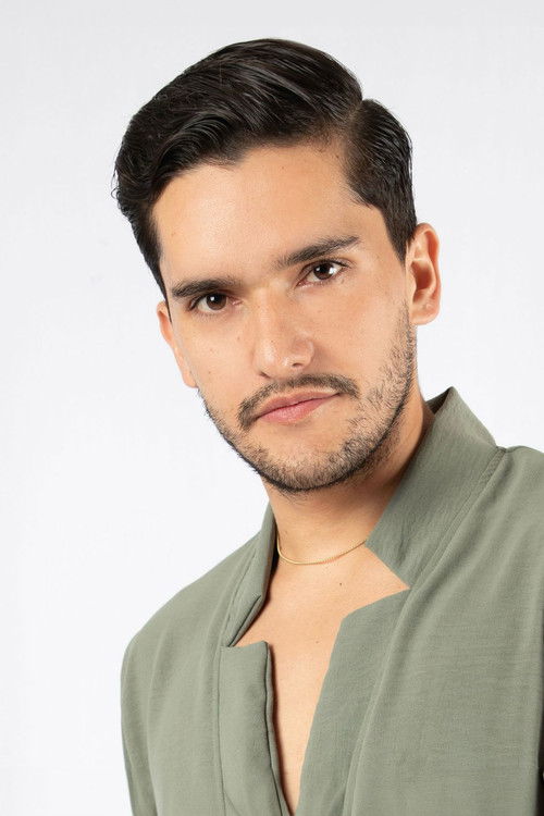 Mau Fulda as Estrella Divina