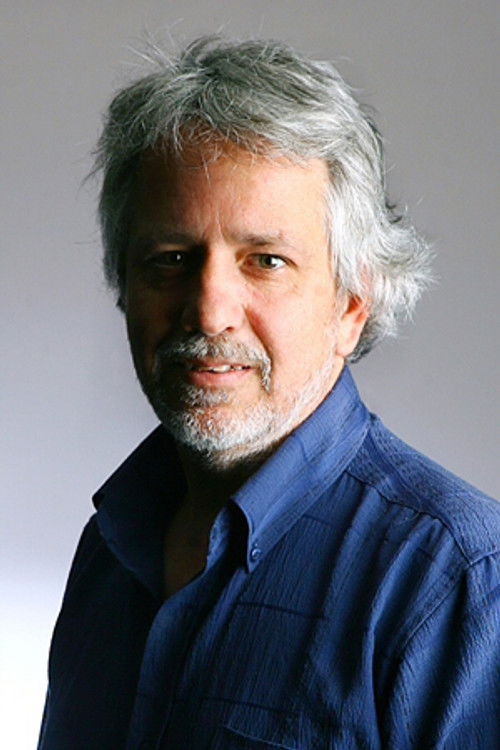 Renzo Oviedo as Víctor Bianchi