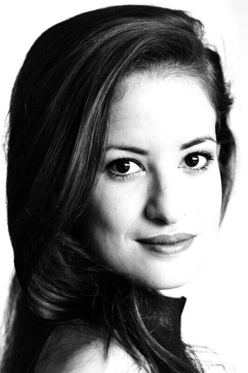 Leticia Stock as Hen